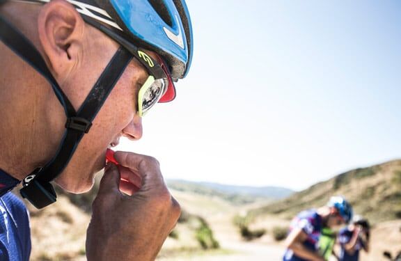 Which is better: Training With High or Low Carbohydrate Stores? 1 Paul eating